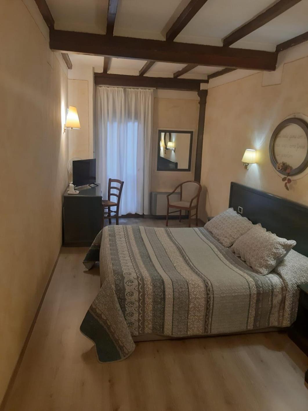 Hotel Borgo Antico บิบเบียนา ภายนอก รูปภาพ