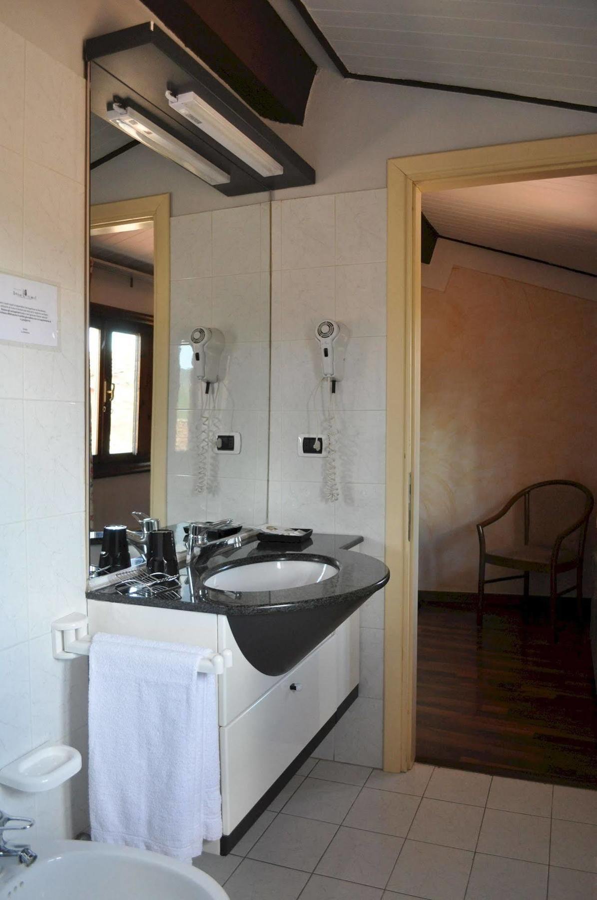 Hotel Borgo Antico บิบเบียนา ภายนอก รูปภาพ