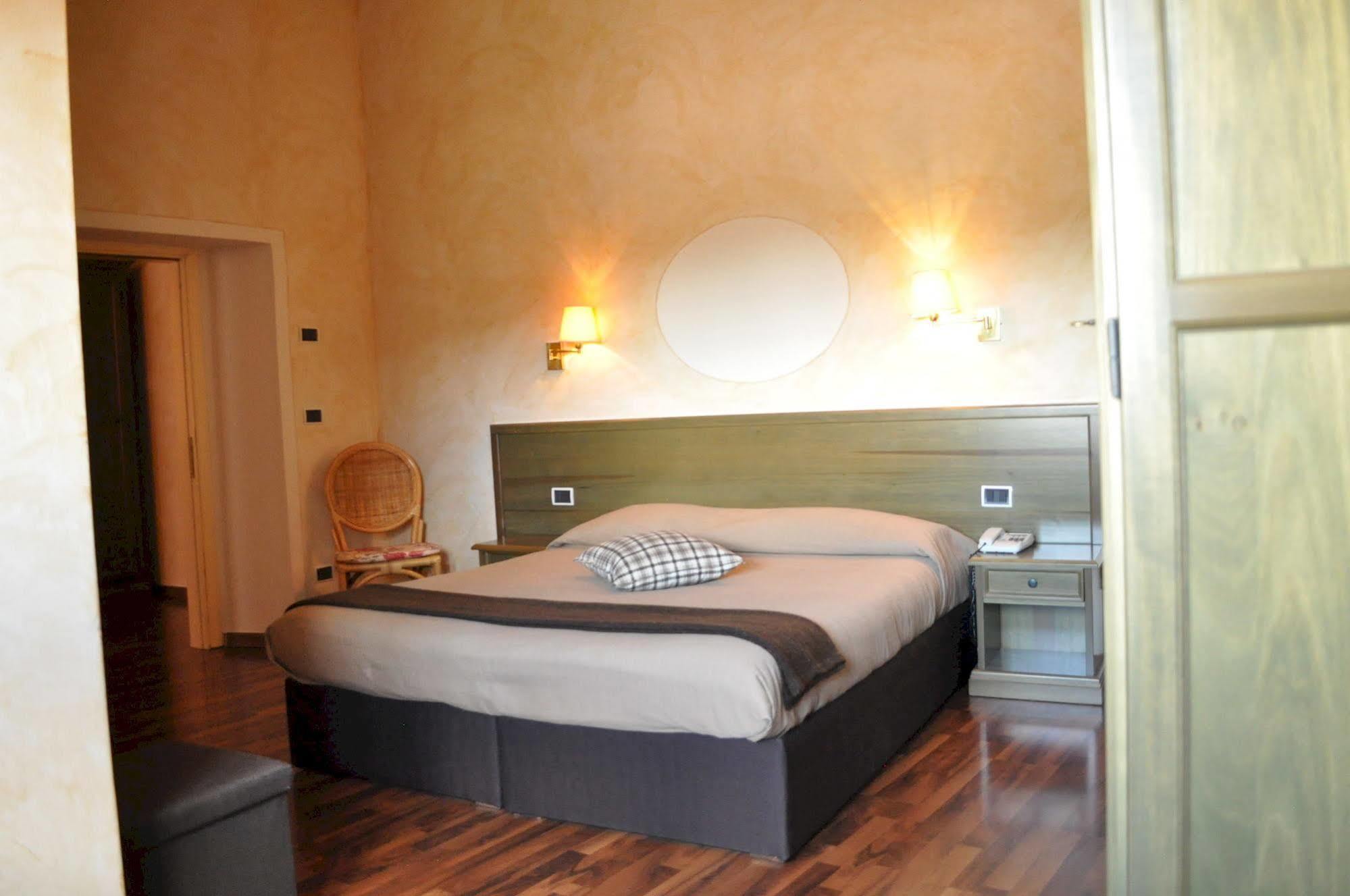 Hotel Borgo Antico บิบเบียนา ภายนอก รูปภาพ